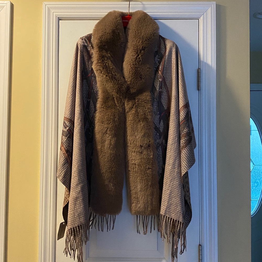 La Fiorentina Stunning Faux Fur Reversible Large Shawl NWT